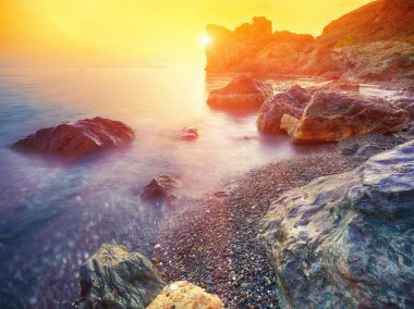 Gün batımında deniz manzarası