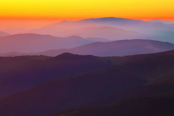 Silhouettes of the mountain hills at sunset — Stock Photo, Image