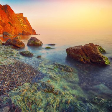 Gün batımında deniz manzarası