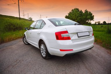 bir arabanın arka yan görünüm