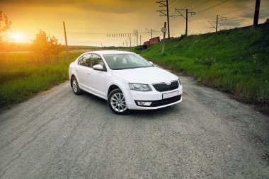 Bir arabanın ön görünüm