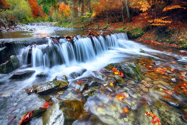 Mountain river with rapids and waterfalls at autumn time — Stock Photo, Image