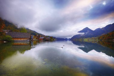 Sisli göl Grundlsee Alps Avusturya Avrupa sabahı
