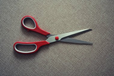 scisors kırmızı plastik saplı 