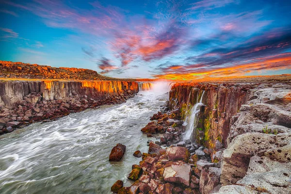 Dramatic sunset view of fantastic waterfall and cascades of Self — ストック写真