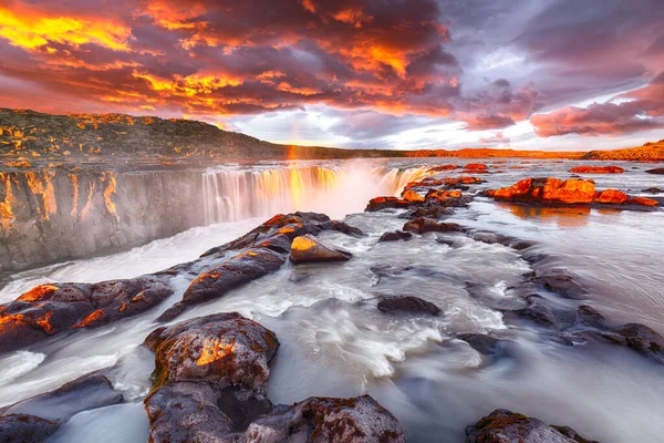 Dramatic sunset view of fantastic waterfall and cascades of Self — ストック写真