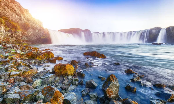 Fabelhafte Szene des mächtigen godafoss Wasserfalls — Stockfoto