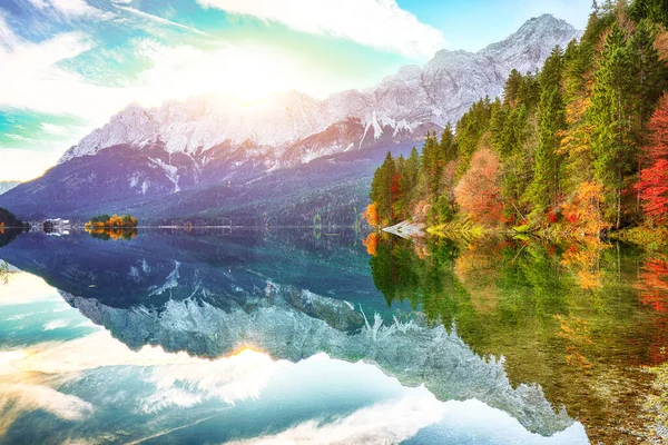 Faboulus autumn landscape of Eibsee Lake in front of Zugspitze s — Stock Photo, Image