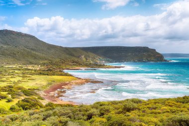 Akdeniz sahili ve Bosa yakınlarındaki S 'Abba Druche plajı harika görünüyor. Konum: Bosa, Oristano ili, İtalya, Avrupa