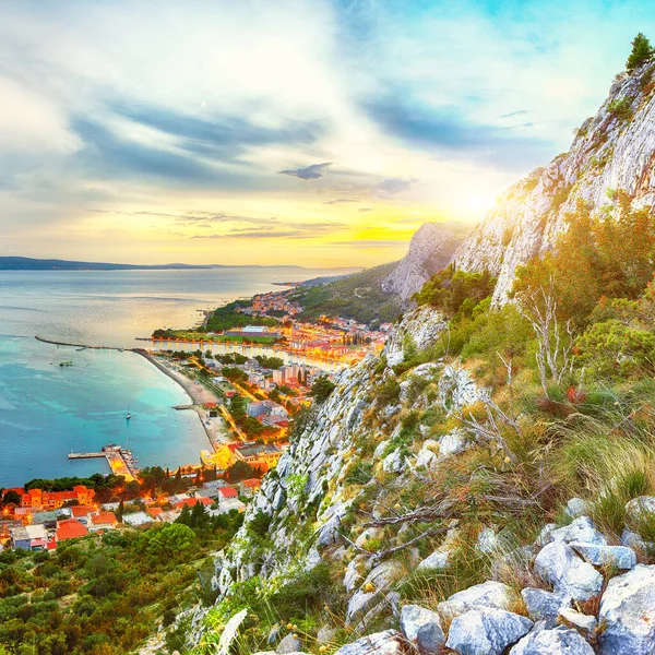 Bela Vista Panorâmica Aérea Rio Cetina Montanhas Cidade Velha Omis — Fotografia de Stock