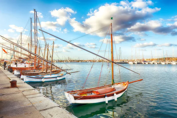 Barcos Pesqueros Puerto Alghero Paisaje Marino Mediterráneo Ubicación Alghero Provincia —  Fotos de Stock