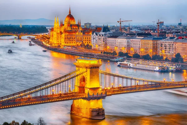 Budapest Stad Avond Scene Uitzicht Kettingbrug Donau Het Beroemde Parlementsgebouw — Stockfoto