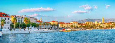 Diocletian ve Marina Sarayı ile Split Eski Kasabası 'nın muhteşem manzarası. Konum: Bölünme, Dalmaçya, Hırvatistan, Europ