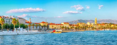 Diocletian ve Marina Sarayı ile Split Eski Kasabası 'nın muhteşem manzarası. Konum: Bölünme, Dalmaçya, Hırvatistan, Avrupa