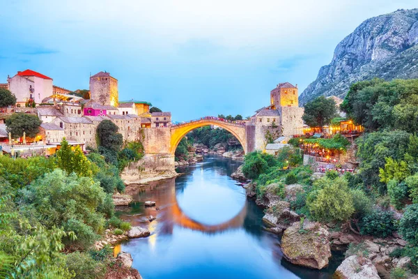Majestätischer Abendblick Auf Mostar Mit Der Mostar Brücke Häusern Und — Stockfoto