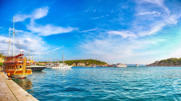 Famoso Resort Adriático Makarska Com Pitoresco Porto Barcos Turísticos Localização — Fotografia de Stock
