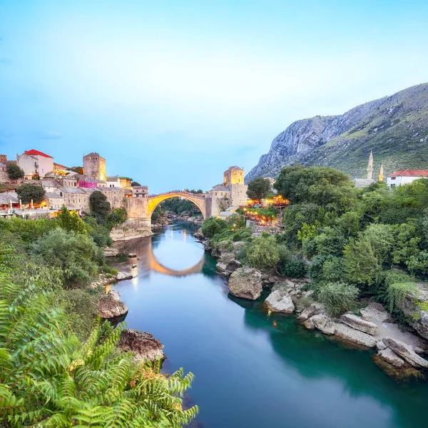 Majestätischer Abendblick Auf Mostar Mit Der Mostar Brücke Häusern Und — Stockfoto