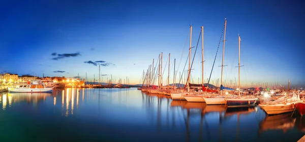 Нічний Вигляд Яхтового Порту Alghero Marina Затоці Альгеро Якорем Вітрильників — стокове фото