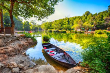 Bosna-Hersek Ulusal Parkı 'ndaki Kravice şelaleleri. Konum: Kravice Falls, Studenci, Batı Hersek Kantonu, Bosna-Hersek Federasyonu