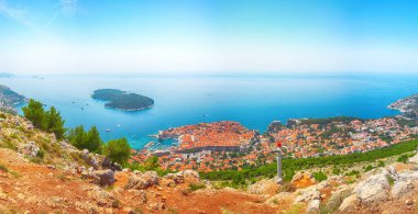 Güneşli bir günde Srd Dağı 'ndan eski Dubrovnik kasabasının hava panoramik manzarası. Konum: Dubrovnik, Dalmaçya, Hırvatistan, Avrupa