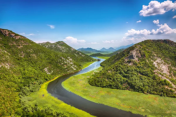 Vista Fantástica Rio Crnojevic Dobre Torno Picos Montanha Verdes Dia — Fotografia de Stock