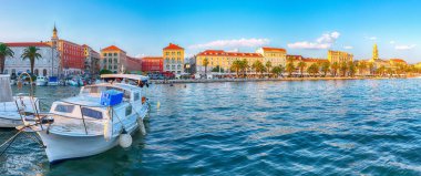 Diocletian ve Marina Sarayı ile Eski Split Kasabası 'nın muhteşem manzarası. Konum: Bölünme, Dalmaçya, Hırvatistan, Avrupa