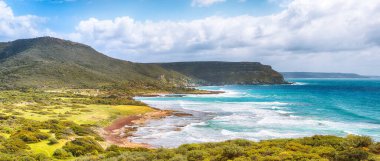 Akdeniz sahili ve Bosa yakınlarındaki S 'Abba Druche plajı harika görünüyor. Konum: Bosa, Oristano ili, İtalya, Avrupa