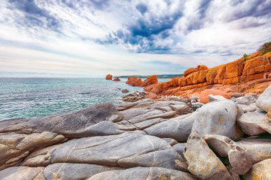 Kızıl Kayaların muhteşem manzarasına Cea sahilindeki Scoglius Arrubius denir. Konum: Tortoli, Ogliastra ili, Sardinya, İtalya, Avrupa