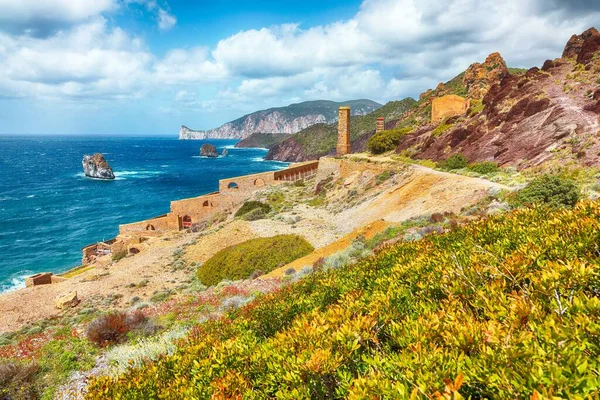 美丽的拉法利亚拉玛莫拉古城 Miniera Nebida 的春天美景 令人惊叹的地中海海景 Nebida Sardinia Italy Europe — 图库照片