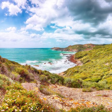 Batı kıyısındaki Arjantin Kulesi 'nin Bosa yakınlarındaki Costa Tentizzos boyunca harika bir manzarası var. Konum: Bosa, Oristano ili, İtalya, Avrupa