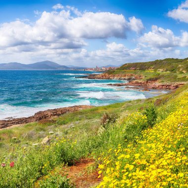Sabahları Alghero şehrinin muhteşem ilkbahar manzarası. Fantastik Akdeniz manzarası. Konum: Alghero, Sassari ili, İtalya, Avrupa
