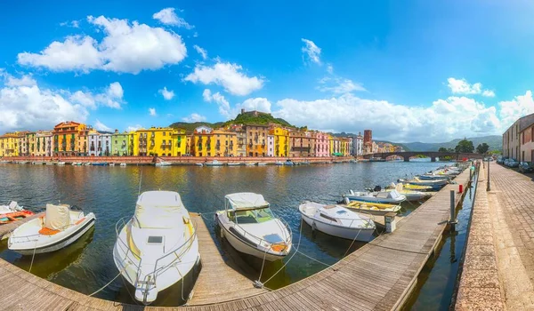 Incrível Paisagem Urbana Cidade Bosa Com Ponte Vecchio Outro Lado — Fotografia de Stock