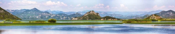 Awesome View Skadar Lake Surrounded Green Mountain Peaks Sunny Day — Stock Photo, Image