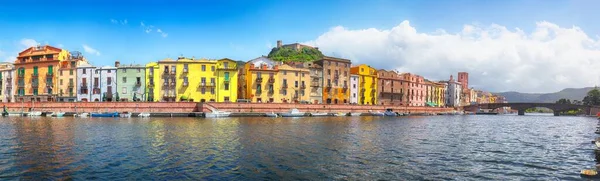 Paisagem Cityscape Surpreendente Cidade Bosa Com Ponte Vecchio Ponte Através — Fotografia de Stock