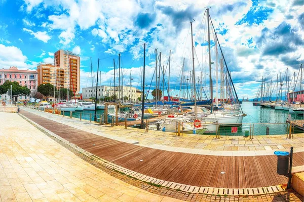 Splendid Primavera Cityscape Com Marina Iates Barcos Cidade Cagliari Localização — Fotografia de Stock