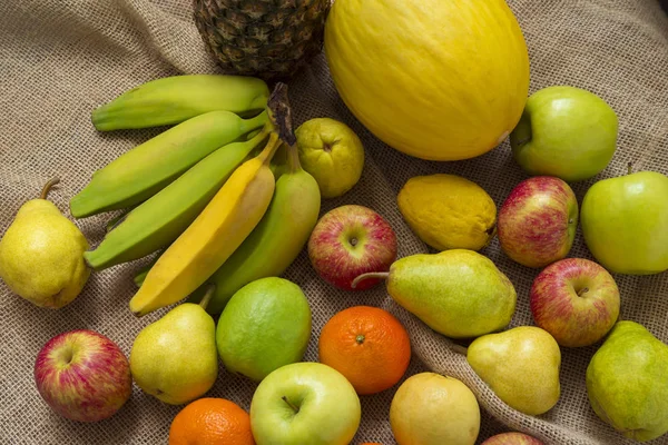 모듬된 과일-파인애플, 바나나, 배, 키 위, 멜론, 사과, 귤 — 스톡 사진
