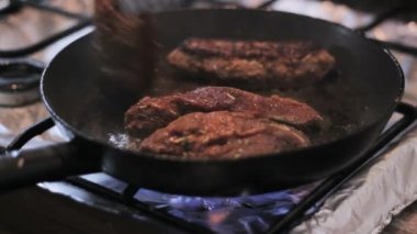 Şef kızartılmış sığır eti biftek