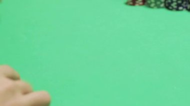 Bir yeraltı casino Texas poker oynamaya