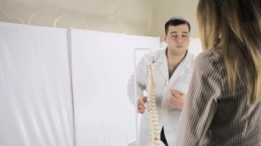 Omurga hastalıkları konusunda tavsiyeler doktorlar hasta dinler