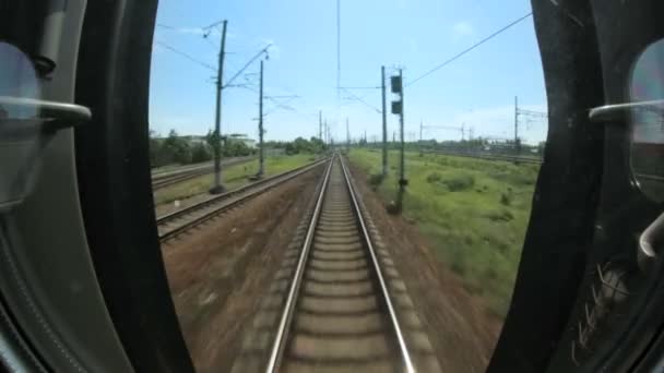 Vías férreas vista desde tren en movimiento — Vídeos de Stock