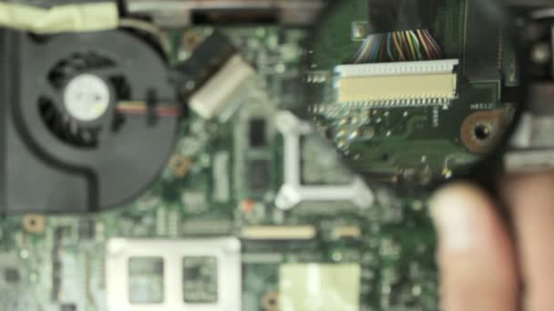 Enlever le câble de ruban de la carte mère 