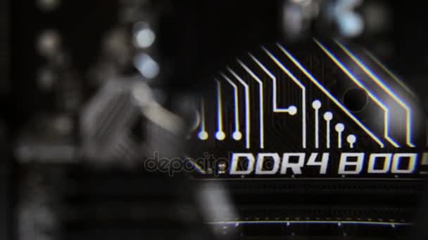 Ranuras de inspección para carnero DDR4 utilizando una lupa — Vídeo de stock