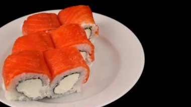 Philadelphia rulo siyah arka plan üzerine bir plaka üzerinde