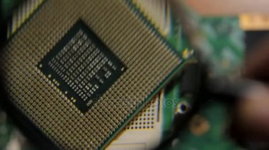 Bacaklar CPU büyüteçle incelenmesi