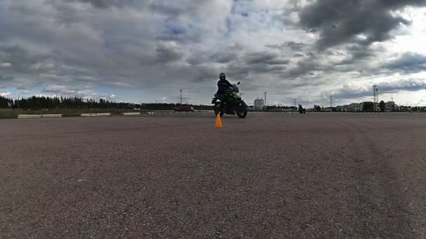 The rider slowly rides past the cone on the bike — Stock Video