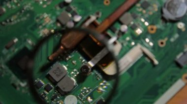 Bileşenler CPU bir büyüteç ile sorun giderme