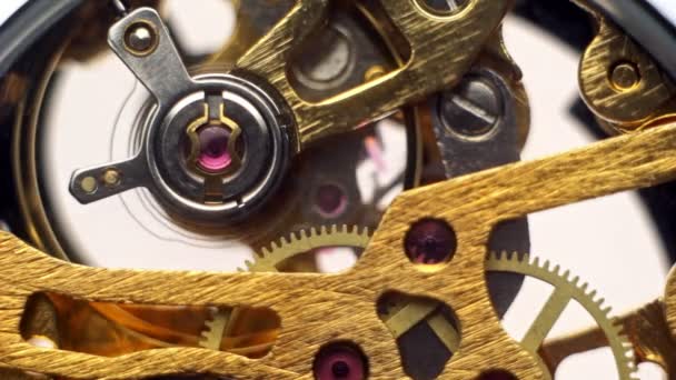 O movimento de um relógio mecânico close-up — Vídeo de Stock