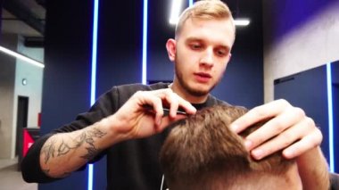 Erkek Kuaför mens saç, erkek Kuaför Salonu tarak