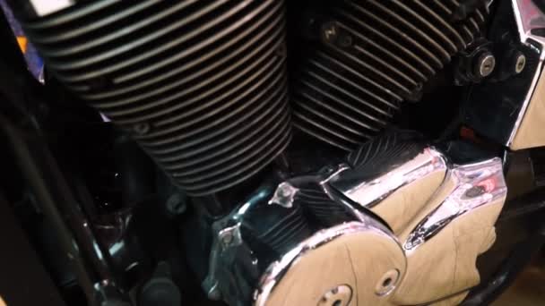 Exhibition of motorcycles, Large motorcycle engine closeup — Stock Video