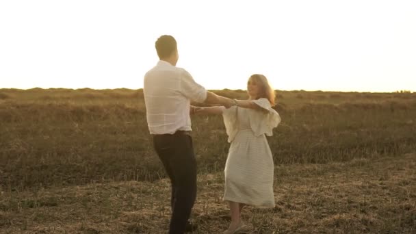 Romantic couple holding hands and spin around — Stock Video